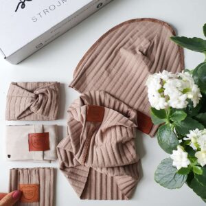 wiosenna dziecięca czapka beżowa strojmisie