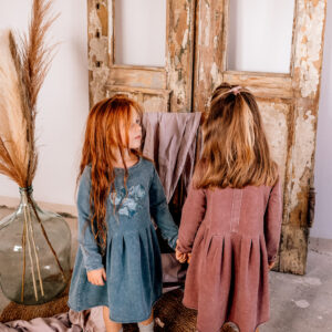 sukienki dziewczęce niebieska i różowa, tyłem i przodem