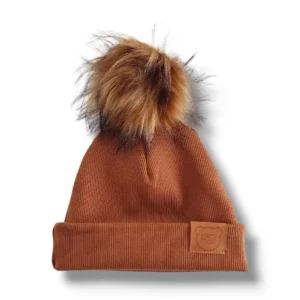 karmelowa czapka dziecięca z pomponem