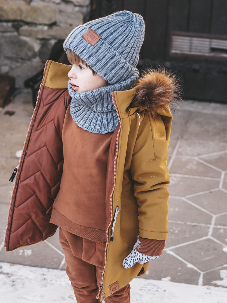 Musztardowa kurtka zimowa z karmelową podszewką