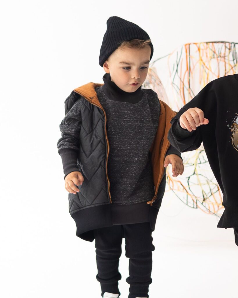 czarna kamizelka dziecięca pikowana