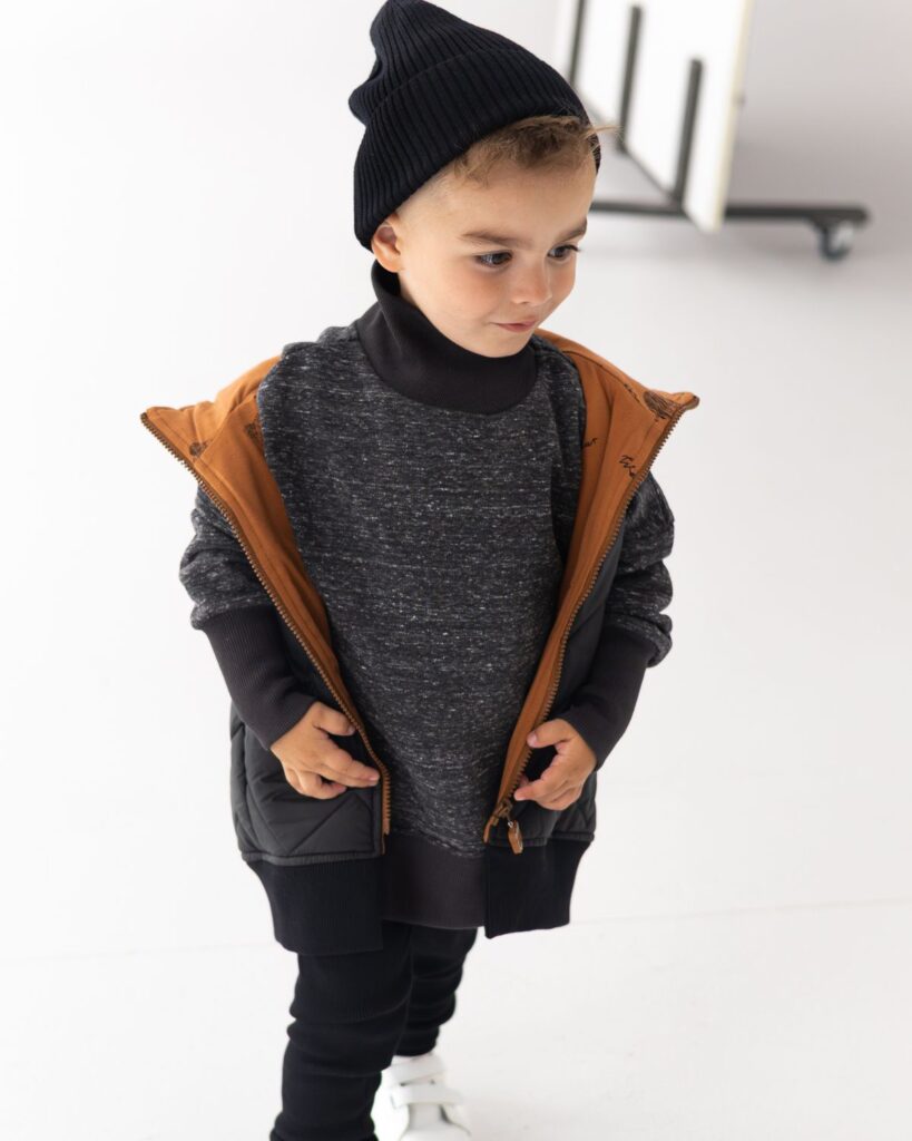 czarna kamizelka dziecięca pikowana