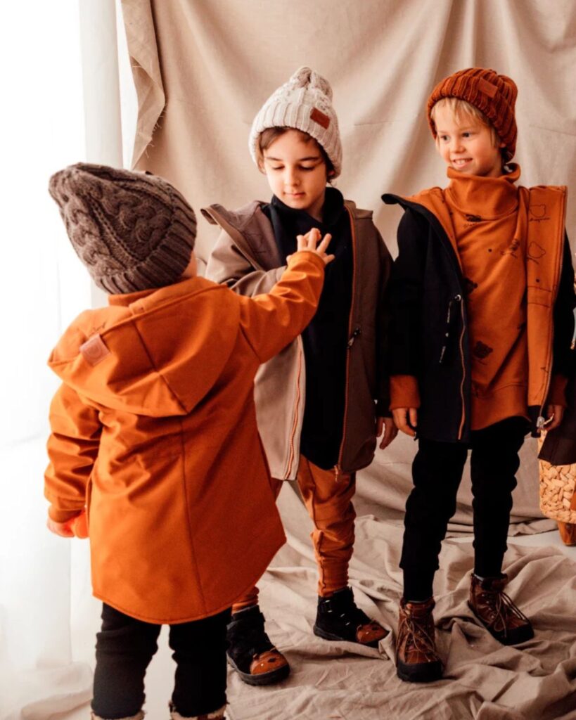 karmelowa wiosenna parka dziecięca wodoodporna