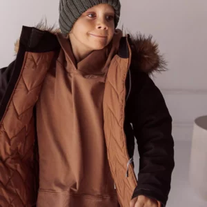 czarna zimowa kurtka chłopięca