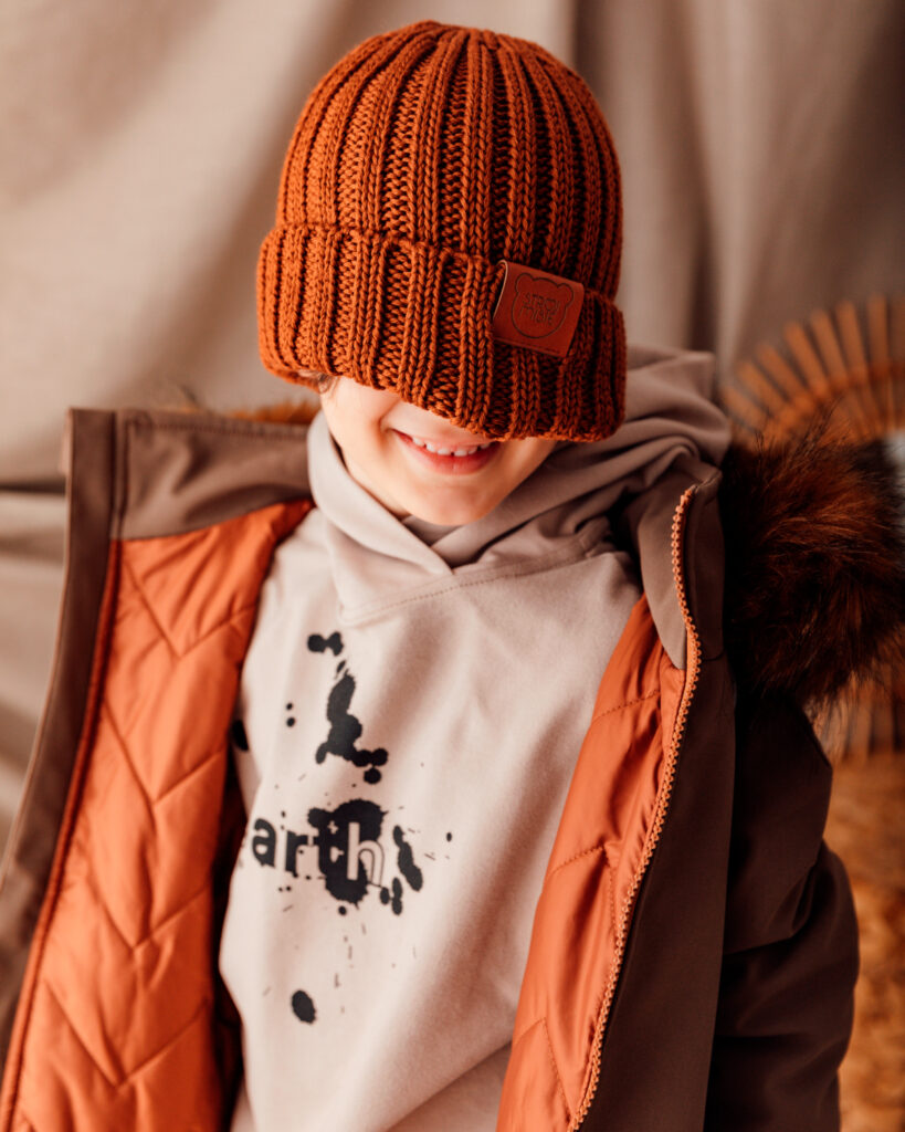 Karmelowa czapka z wełny merino - splot ściągaczowy