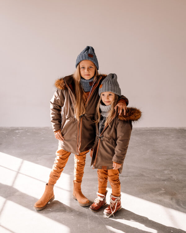 brązowa kurtka zimowa dla dziecka