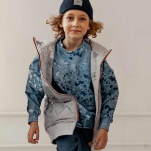 szara kamizelka chłopięca