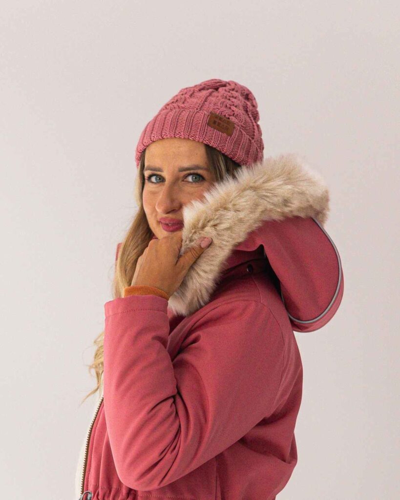 ciemno różowa czapka wełniana damska merino 100%