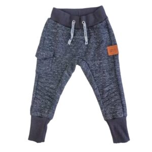 mglisto czarne spodnie chłopiczarne spodnie chłopięce ze wzmocnieniami na kolanach