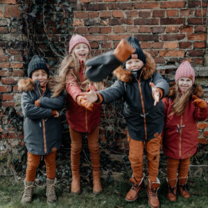 czarna czapka zimowa