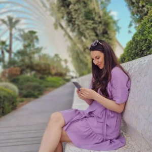 fioletowa krótka sukienka