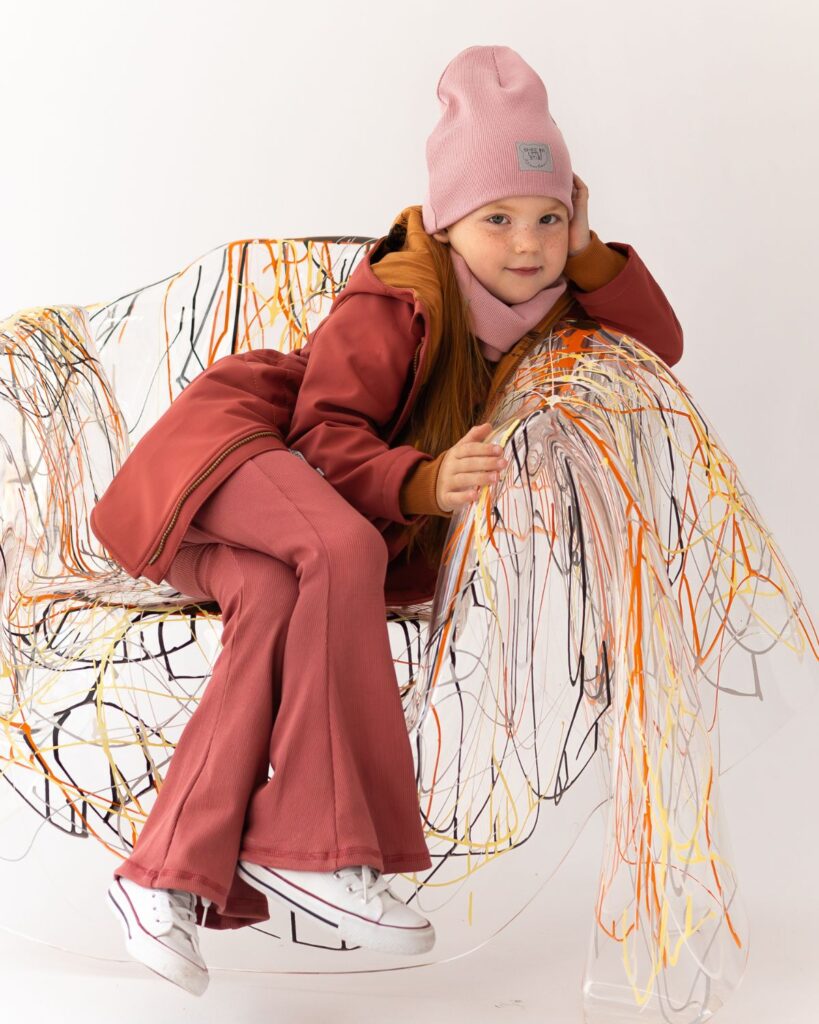 truskawkowa parka softshell dziewczęca z odblaskami