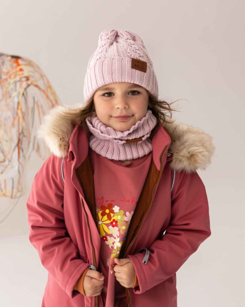 dziewczęca jasno różowa czapka merino WARKOCZYKOWA