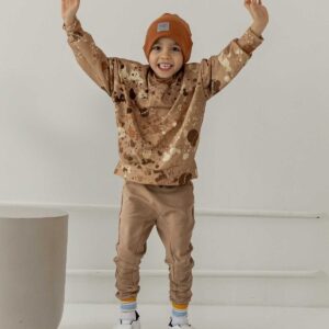 beżowe spodnie z wzmocnieniami na kolanach dla przedszkolaka (4)