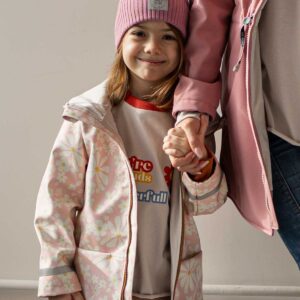 dziewczęca kurtka wiosenna różowa w kwiatki softshell z odblaskiem (6)