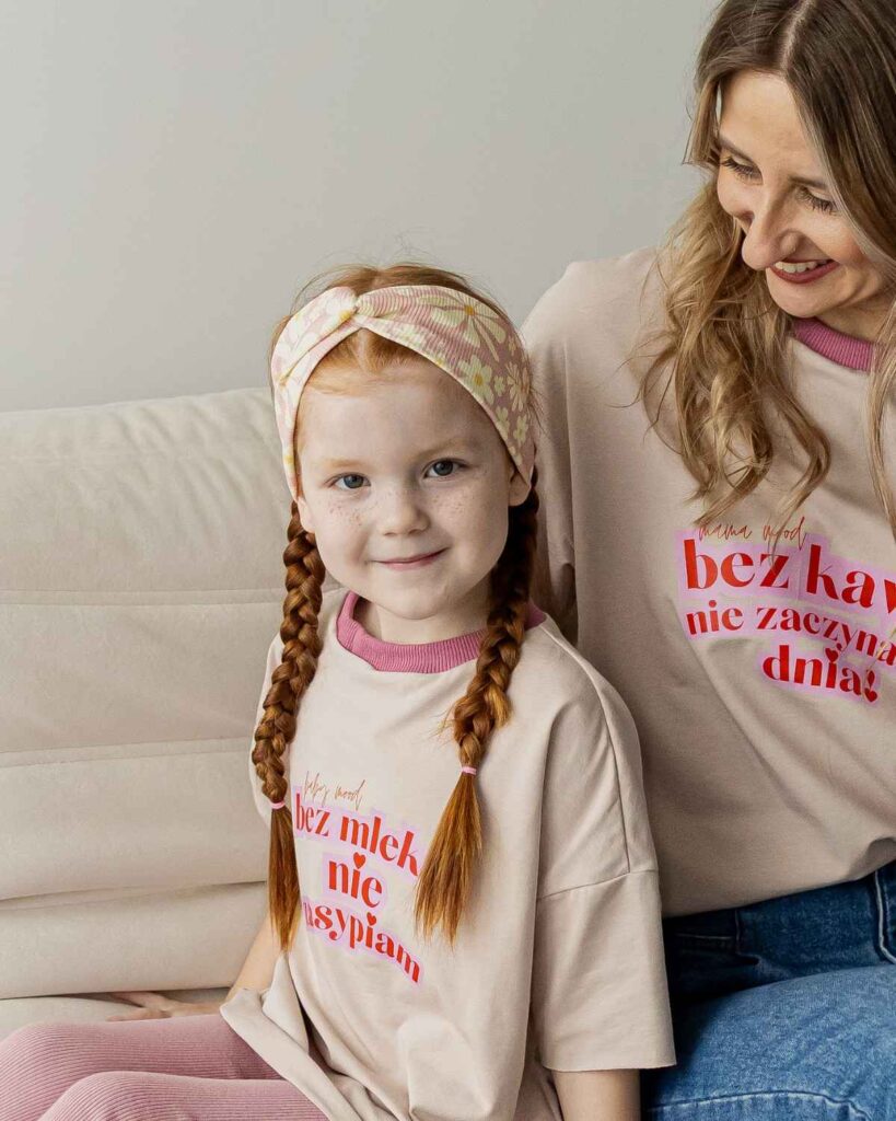 dziewczęca różowa opaska przeplatana w stokrotki