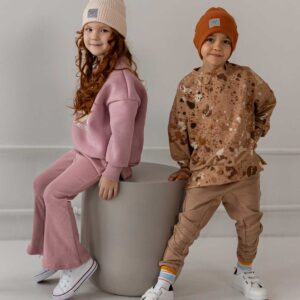 różowe dziewczęce spodnie dzwony