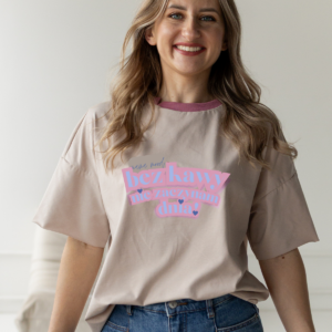 tshirt ecru damski z nadrukiem różowo-niebieskim bez kawy nie zaczynam dnia