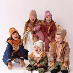 beżowa dziecięca kurtka softshell z odblaskiem