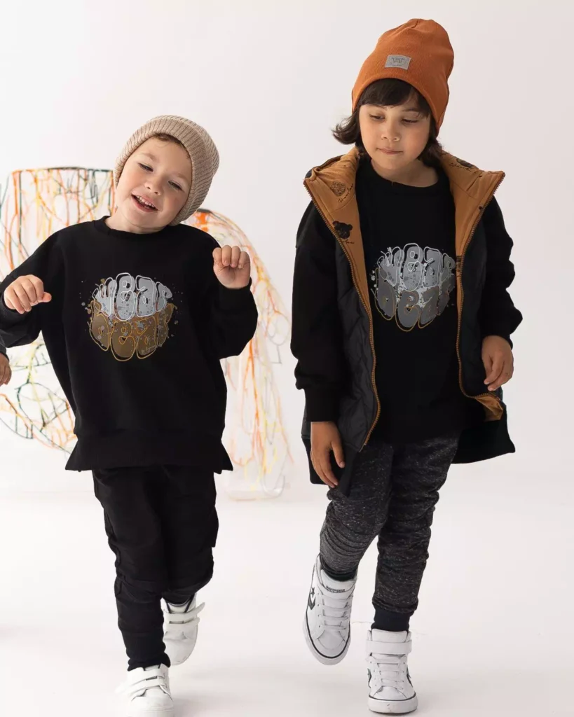 czarna bluza chłopięca z nadrukiem wearbear