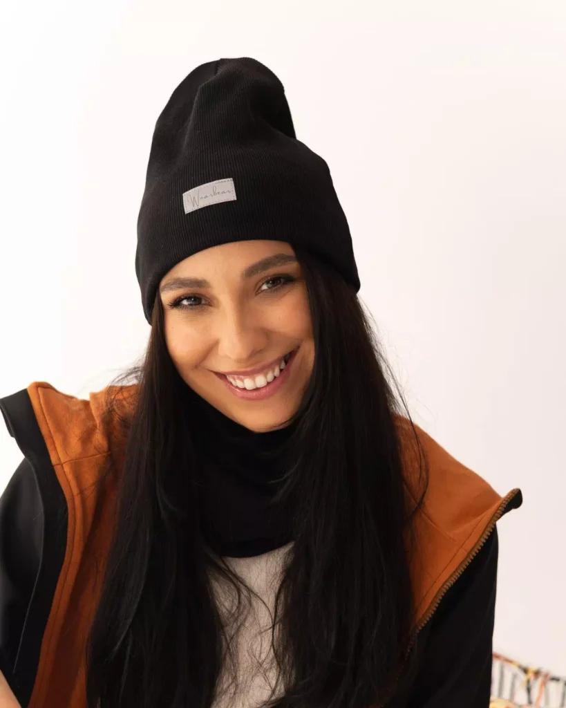 czarna czapka bawełniana z odblaskiem