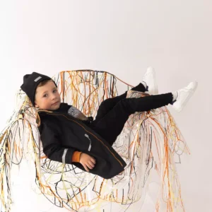 czarna czapka dziecięca z odblaskową metką