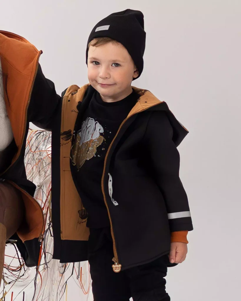 czarna dziecięca parka softshell z odblaskiem
