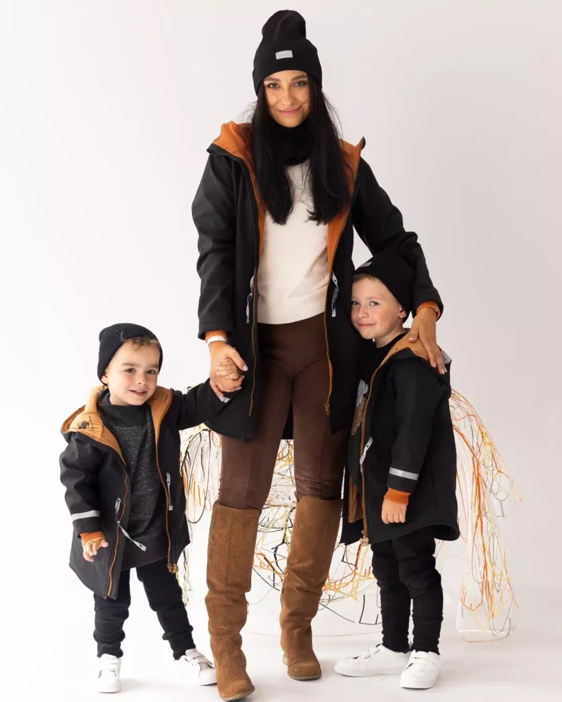 czarna dziecięca parka softshell z odblaskiem