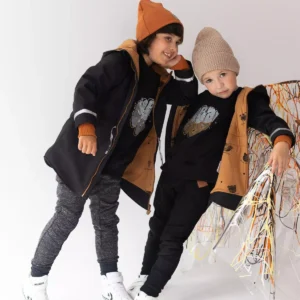 czarne spodnie ze wzmocnieniami na kolanach