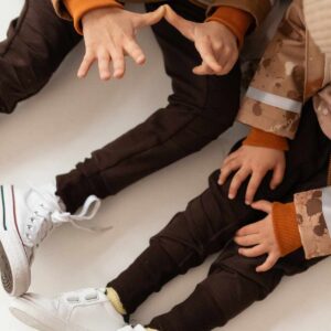 czekoladowe spodnie ze wzmocnieniami na kolanach