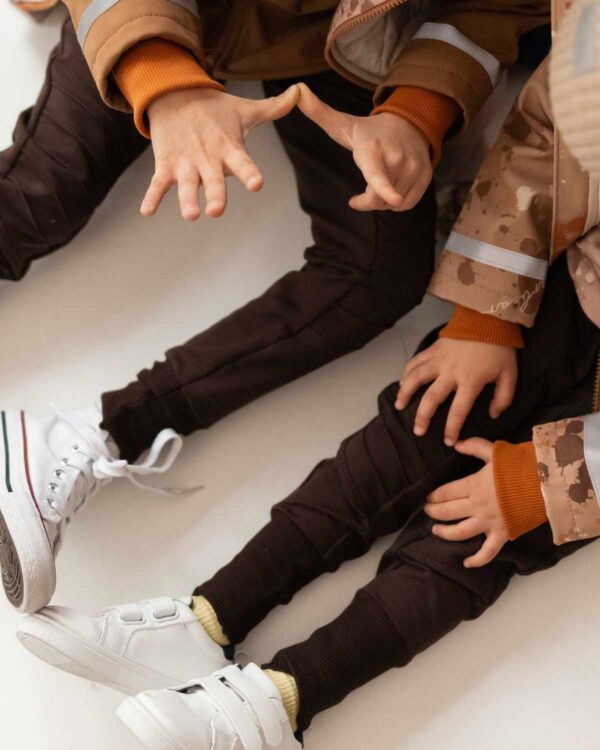 czekoladowe spodnie ze wzmocnieniami na kolanach