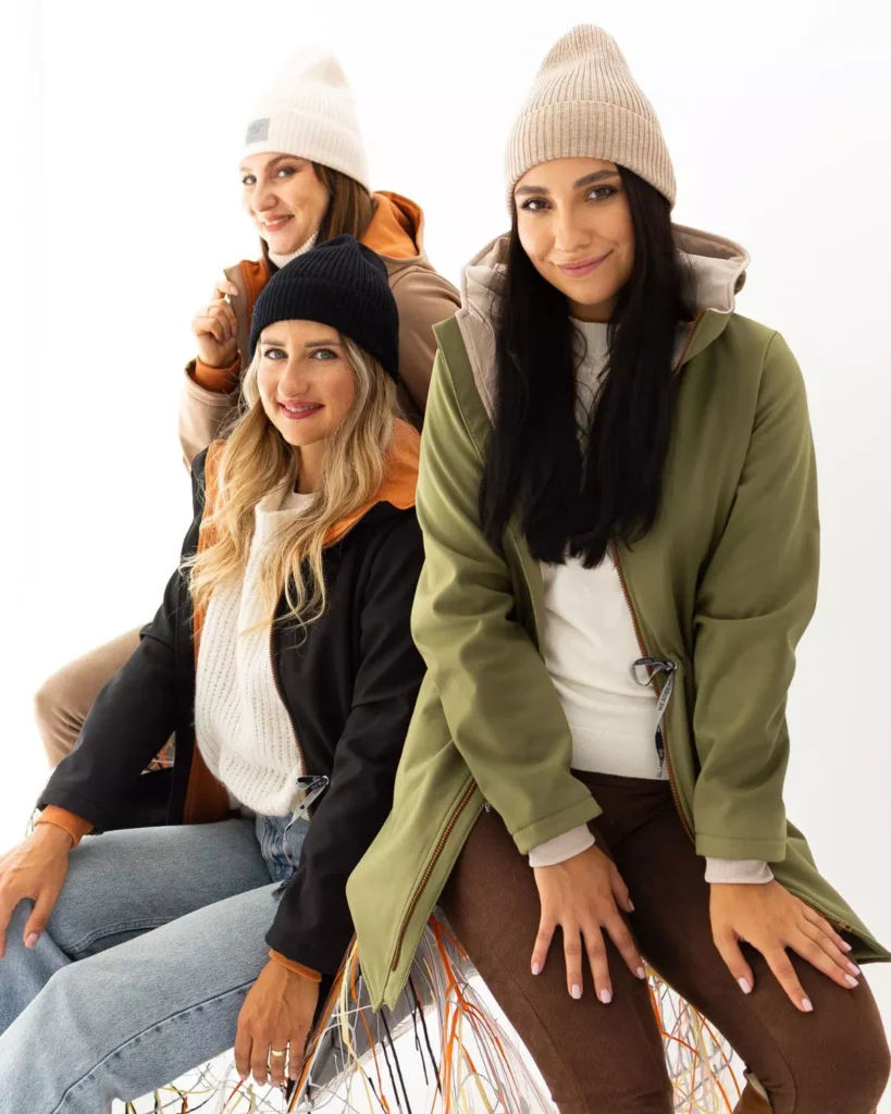 damska parka softshell w kolorze khaki