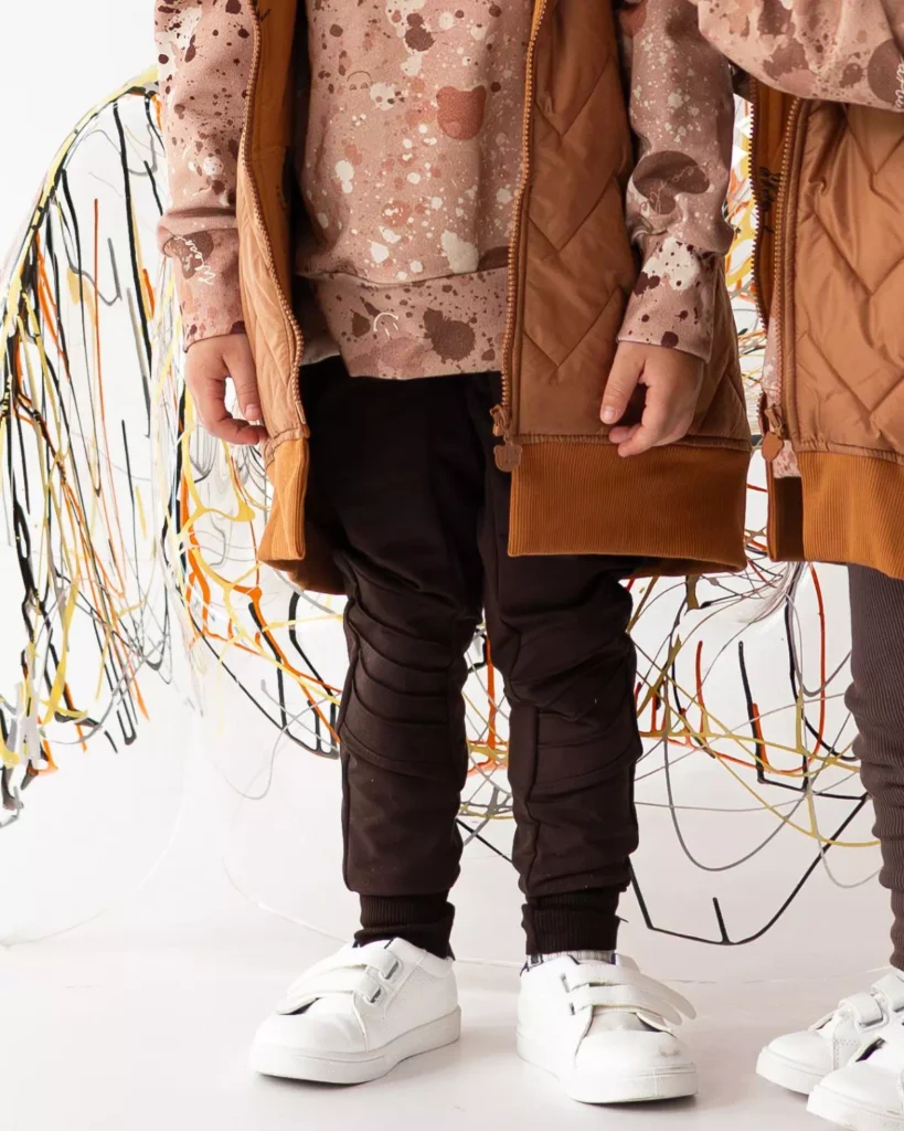 czekoladowe spodnie ze wzmocnieniami na kolanach