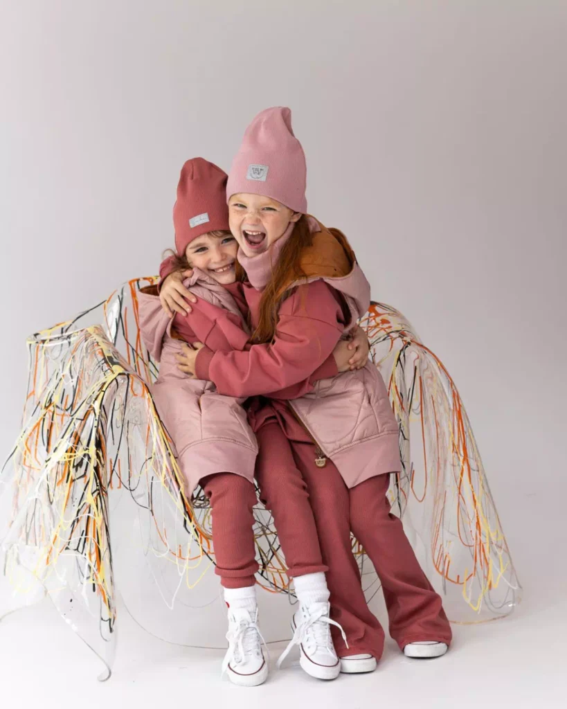 truskawkowe różowe legginsy dziewczęce