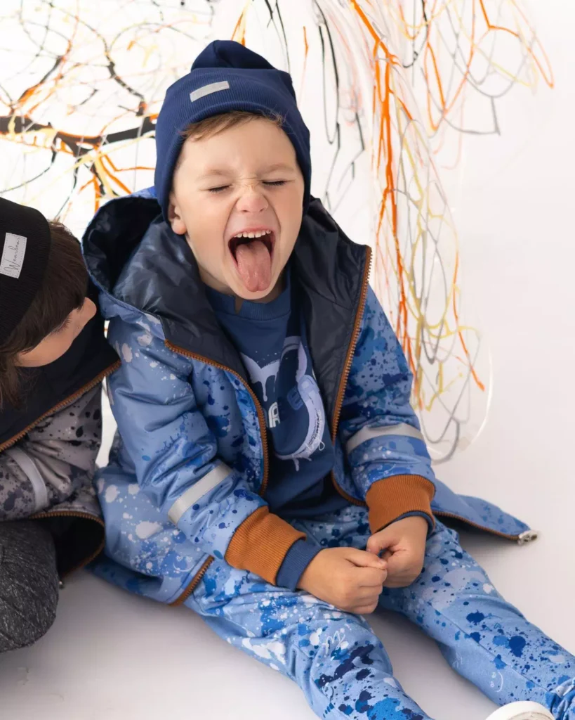 granatowa chlopięca czapka z odblaskiem