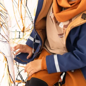 granatowa parka dziecięca z odblaskami