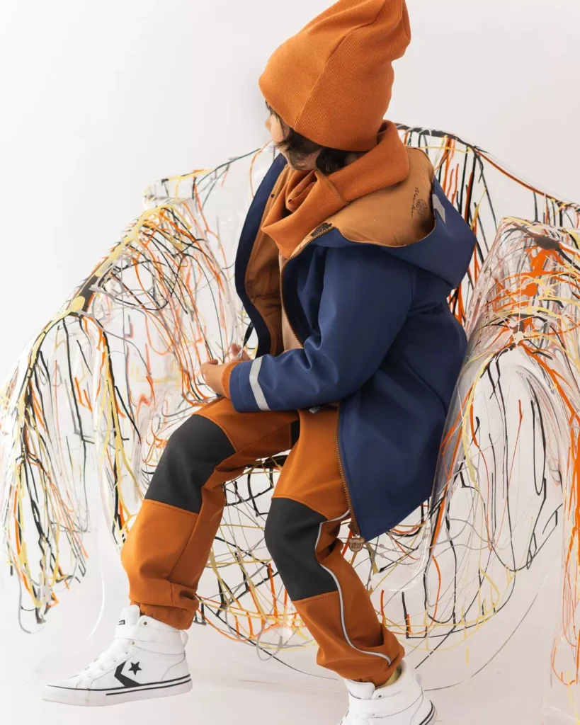 granatowa parka dziecięca z odblaskami