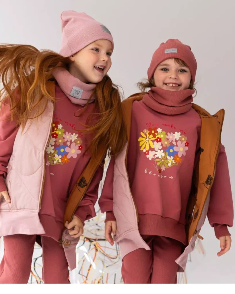 różowa bluza dziewczęca z nadrukiem