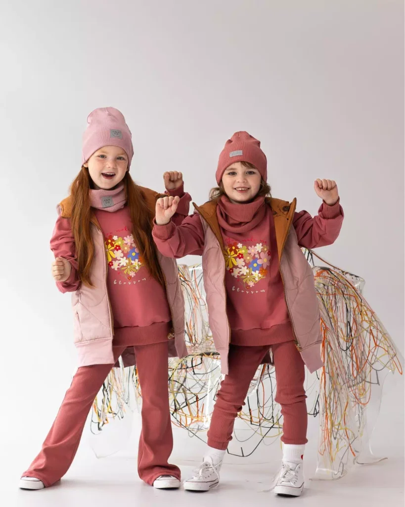 różowa bluza dziewczęca z nadrukiem