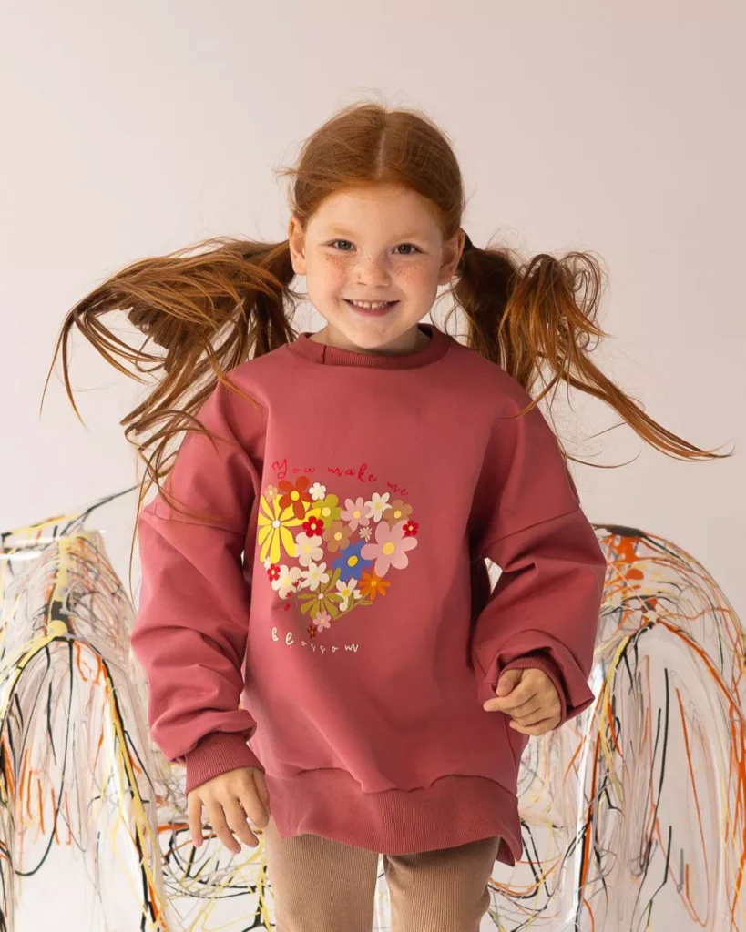 różowa bluza dziewczęca z nadrukiem