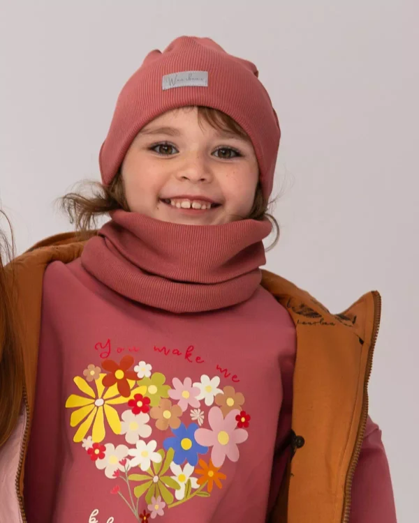 różowa jesienna czapka dziewczęca z odblaskową metką