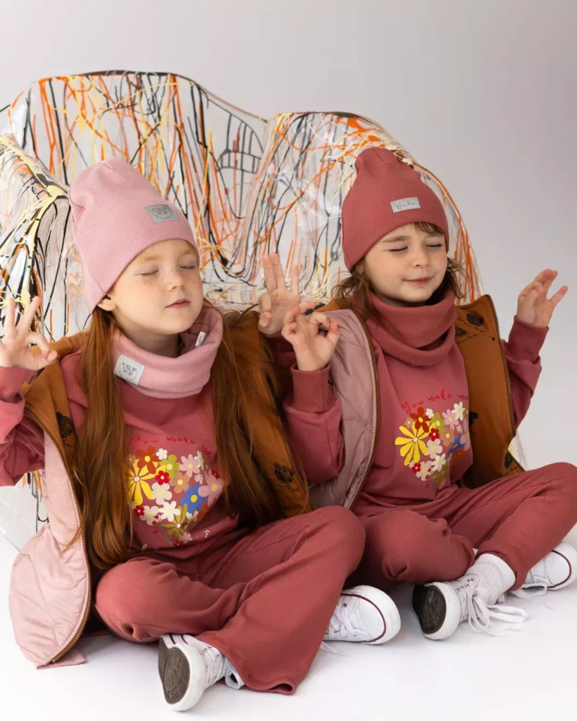 truskawkowe różowe legginsy dziewczęce