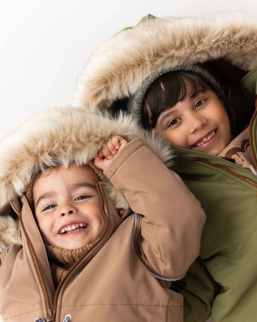 gruba zimowa kurtka dziecięca beżowa