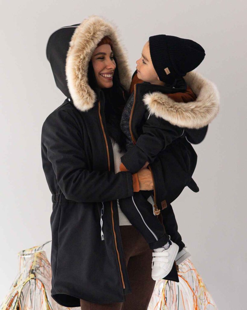 czarna zimowa kurtka dziecięca softshell z odblaskami strojmisie