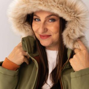 damska zimowa kurtka khaki z futerkiem