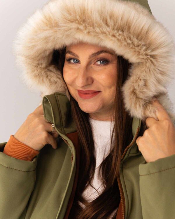 damska zimowa kurtka khaki z futerkiem