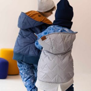 szara kamizelka chłopięca z niebieską podszewką splash