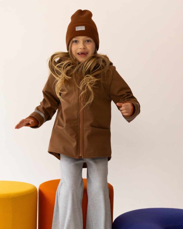 ciemno beżowa kurtka wiosenna dziecięca softshell