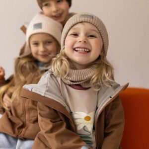 ciemno beżowa kurtka wiosenna dziecięca softshell