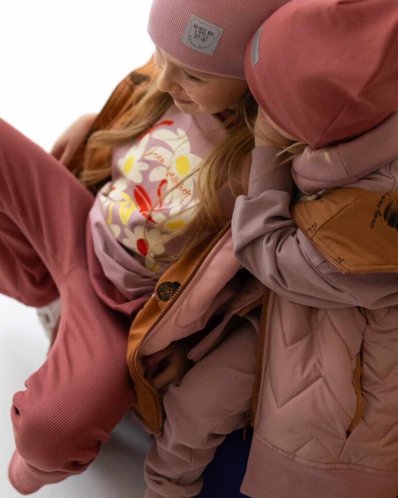 różowa bluza dziewczęca z dużym nadrukiem kwiaty